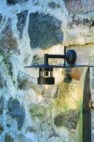 Freja vägglykta ned E27 svart