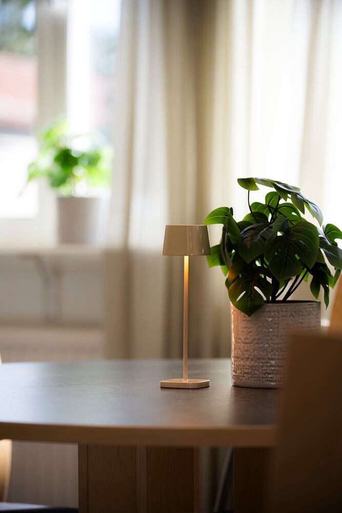 Capri mini bordsl gräddvit USB