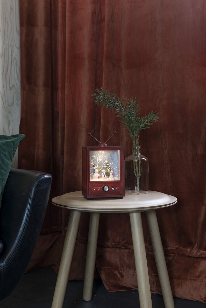 LED Fernseher mit 3 Schneemaen