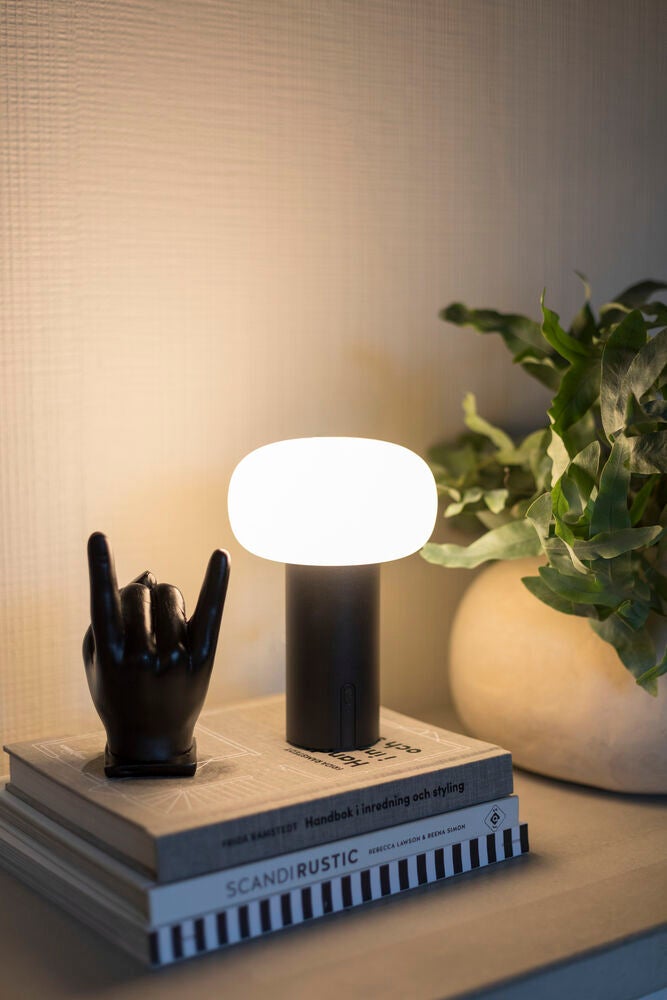 Antibes bordslampa svart USB