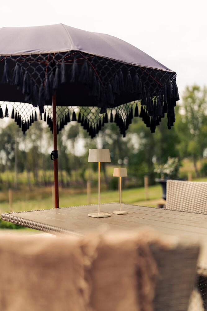 Capri bordslampa gräddvit USB