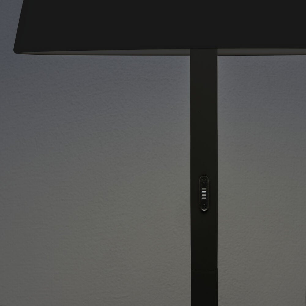 Pomezia floor lamp usb black