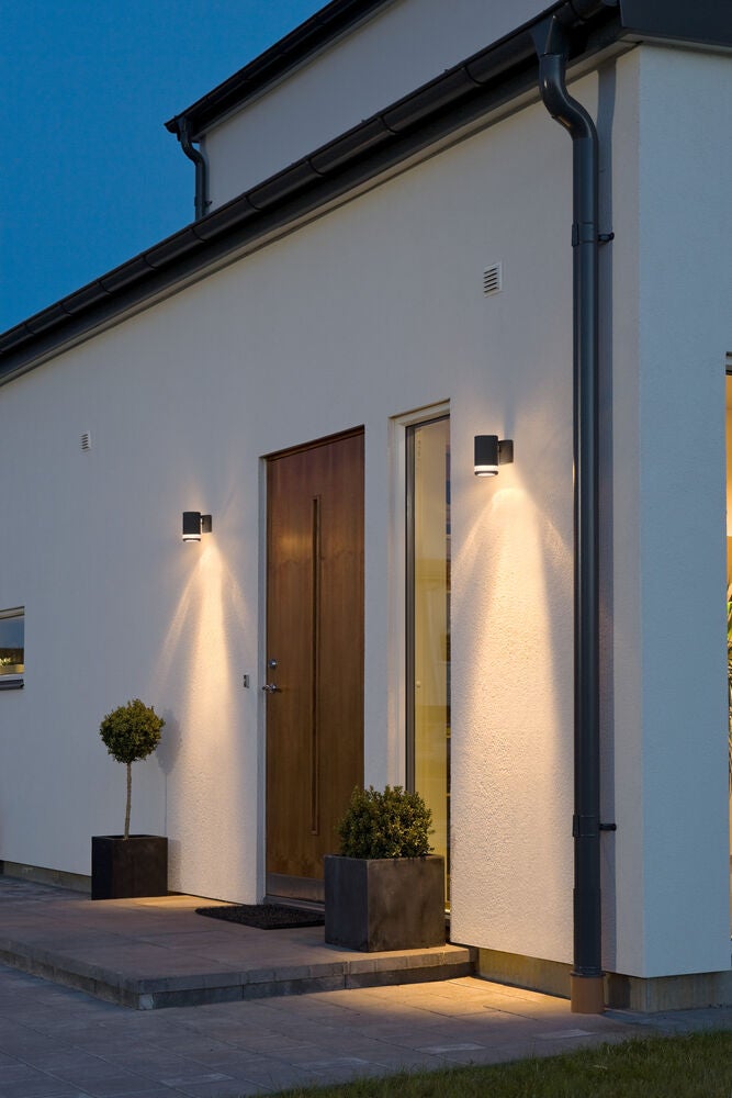 Modena vägglykta ned GU10