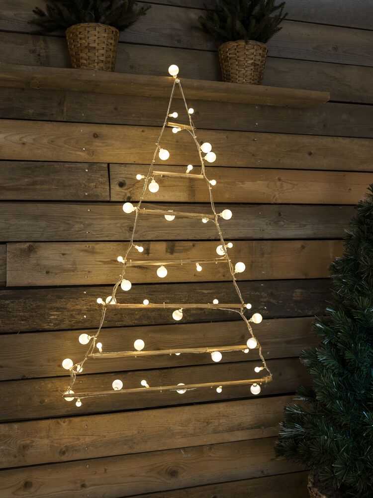 Träpyramid 48  bollar LED