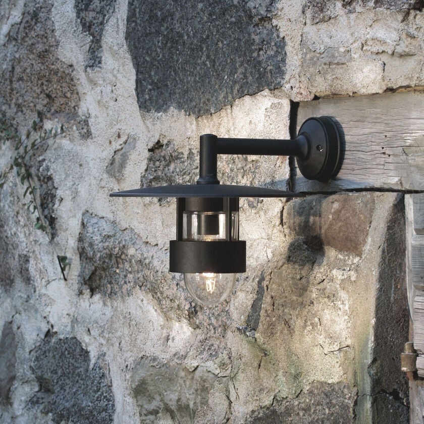 Freja vägglykta ned E27 svart