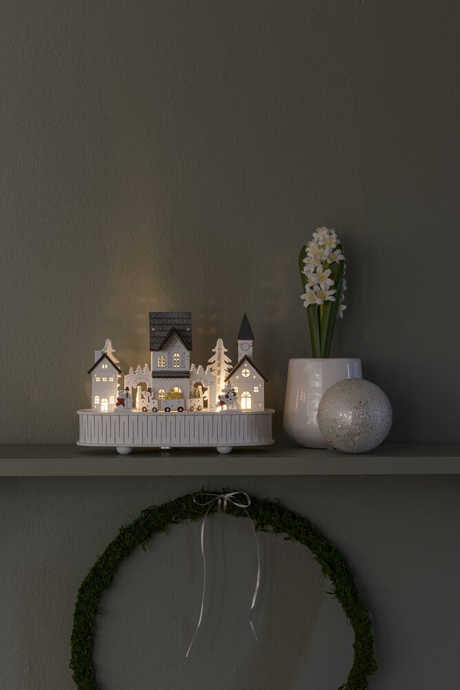 Siluett hus&kyrka trä 5 LED