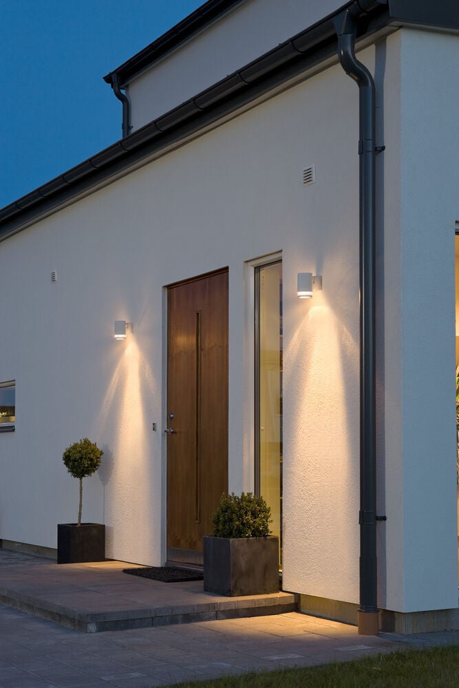 Modena vägglykta ned GU10