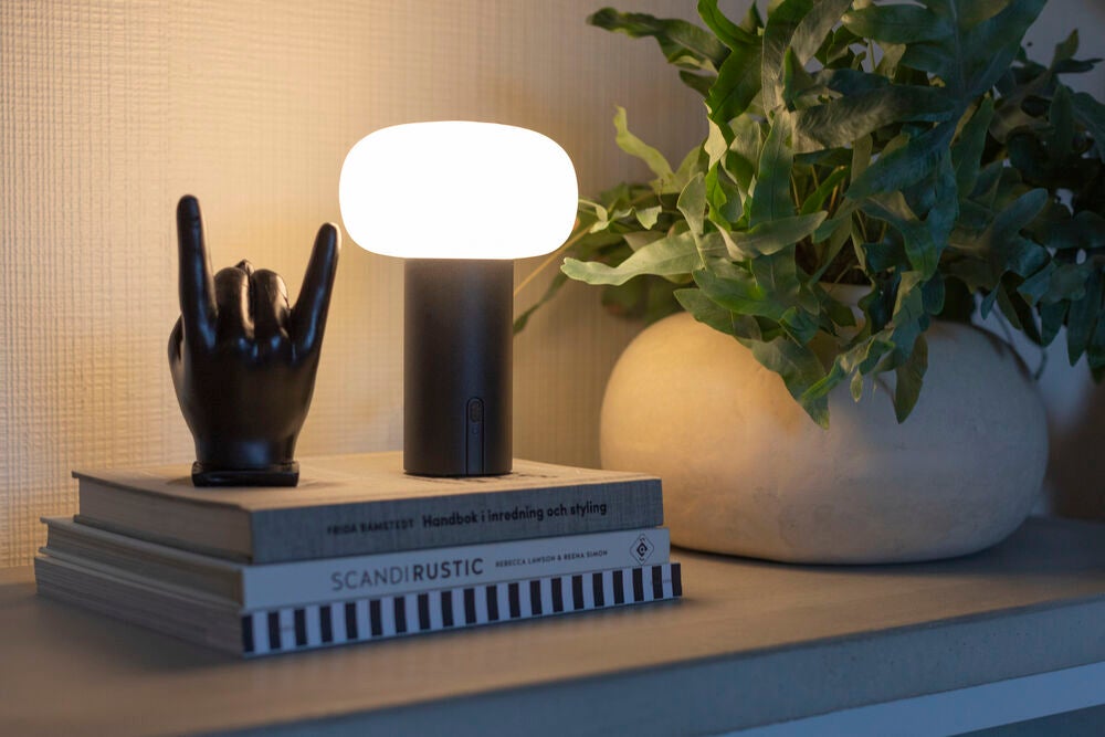 Antibes bordslampa svart USB