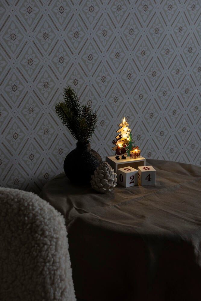 B/O Siluett Kalender trä LED