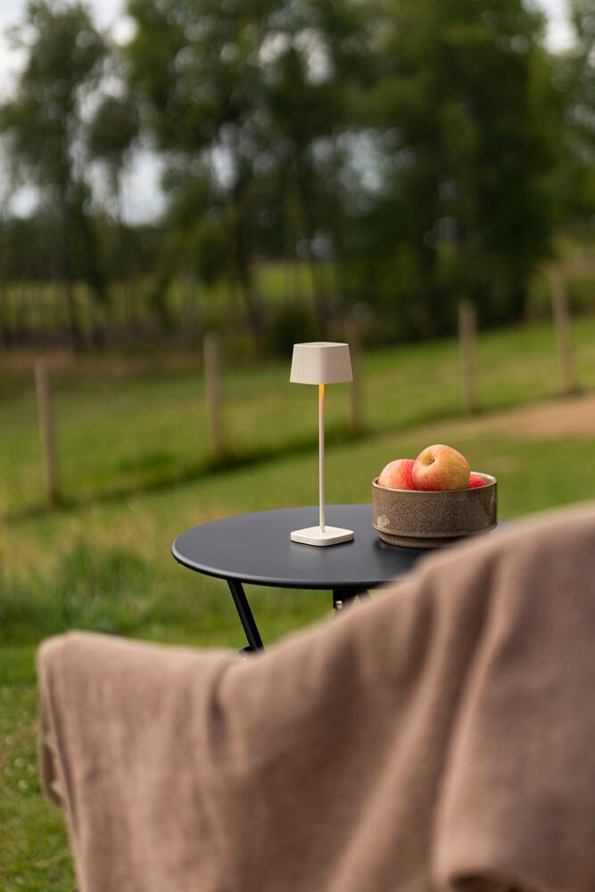 Capri mini bordsl gräddvit USB